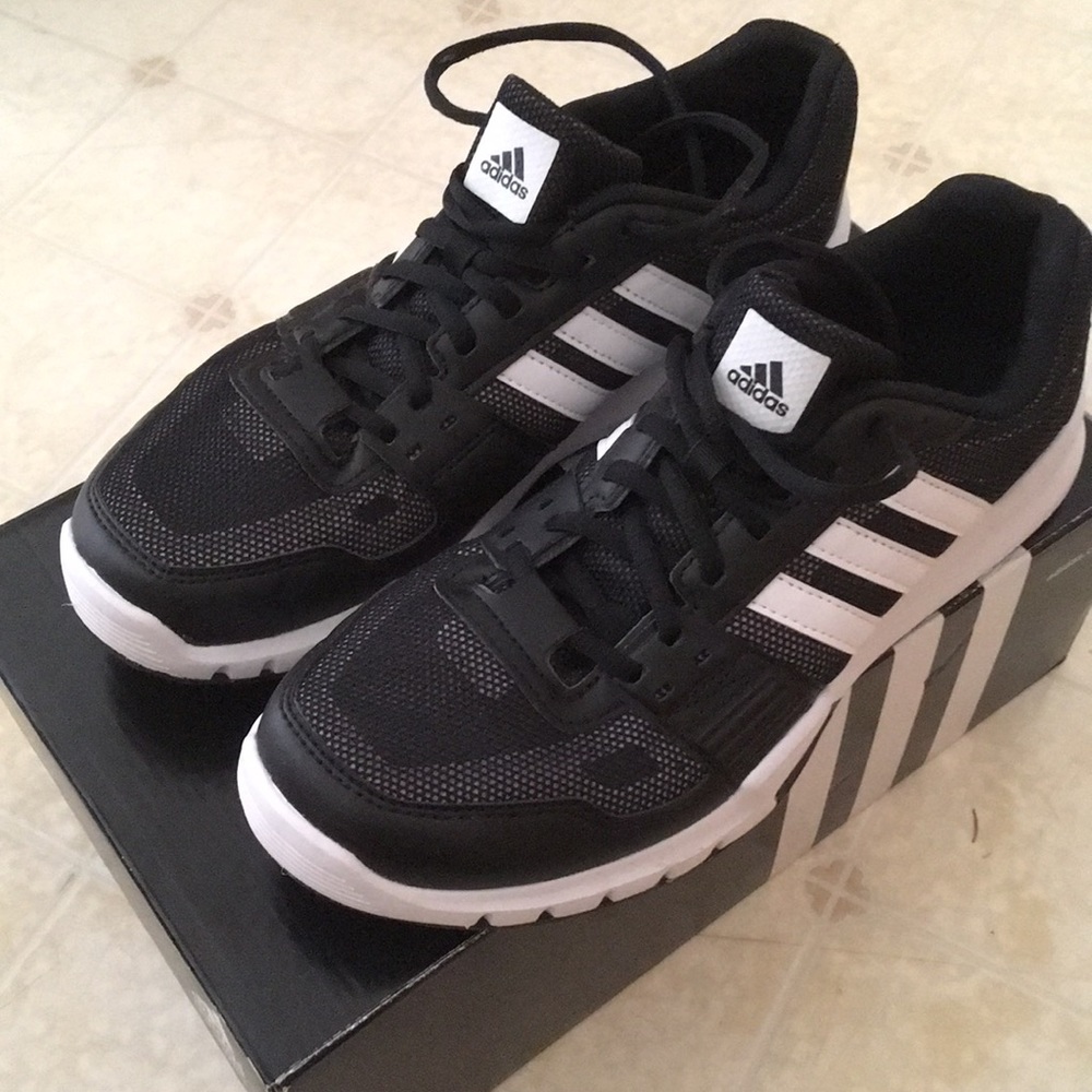 Black Adidas Essential Star .2 men’s size 8.